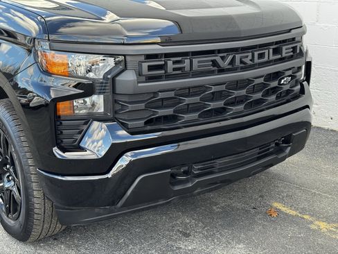 Used 2023 Chevrolet Silverado 1500 Custom image 9