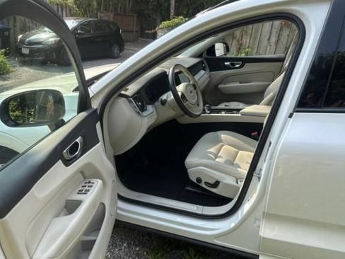 Used 2024 Volvo XC60 B5 Plus w/ Climate Package AWD/4WD image 6