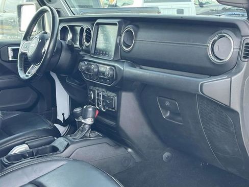 Used 2020 Jeep Wrangler Unlimited Sahara image 24