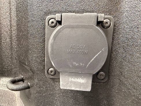 Used 2022 Chevrolet Silverado 1500 High Country w/ Z71 Off-Road Package image 9