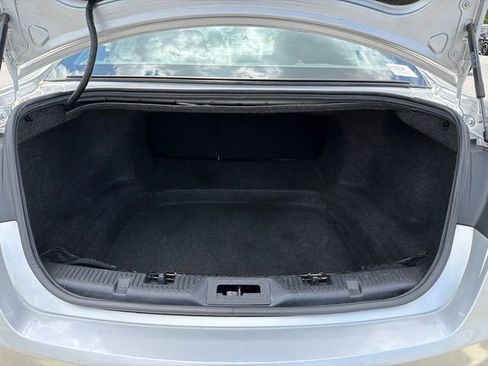 Used 2019 Ford Taurus Limited FWD image 18