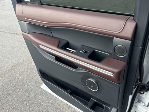 Used 2024 Ford Expedition Max Limited image 15