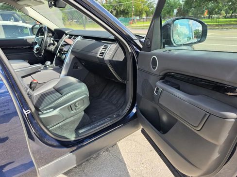 Used 2022 Land Rover Discovery S AWD/4WD image 11