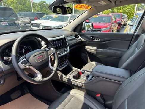 Used 2023 GMC Acadia SLT AWD/4WD image 10