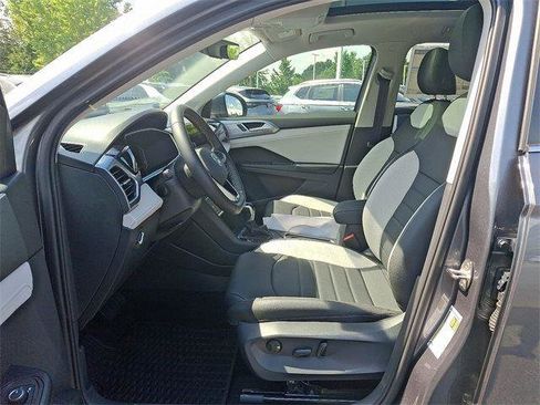 New 2025 Volkswagen Taos SEL image 10