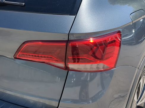 Certified 2023 Volkswagen Taos SE w/ Panoramic Sunroof Package FWD image 9