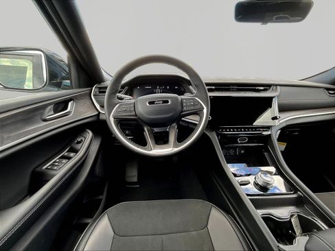 New 2026 Jeep Grand Cherokee Altitude AWD/4WD image 9