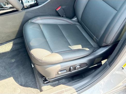 Used 2025 Chevrolet Trax RS w/ Sunroof Package FWD image 26