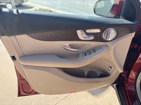 Used 2018 Mercedes-Benz GLC 300 4MATIC image 14