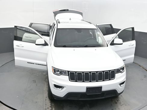 Used 2017 Jeep Grand Cherokee Laredo w/ Quick Order Package 2BE image 35