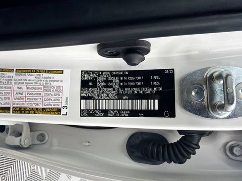 Used 2022 Toyota 4Runner SR5 AWD/4WD image 31