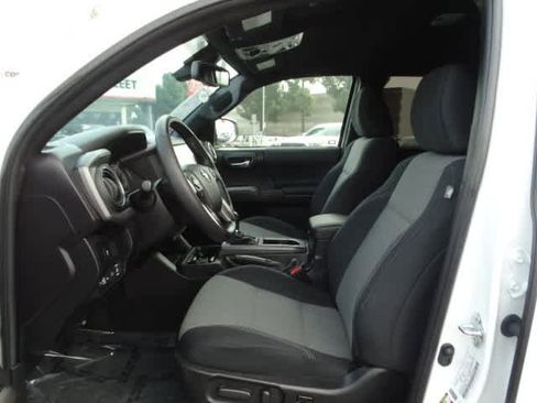 Used 2023 Toyota Tacoma TRD Off-Road image 19