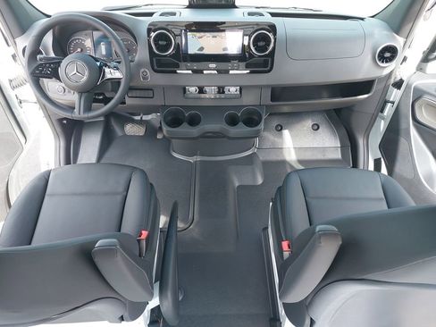 New 2025 Mercedes-Benz Sprinter 2500 image 9