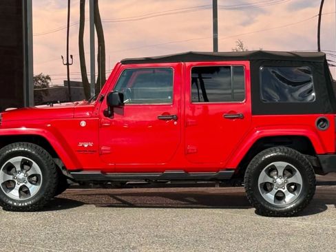 Used 2018 Jeep Wrangler Unlimited Sahara w/ Connectivity Group AWD/4WD image 4