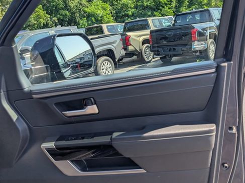 Used 2023 Toyota Tundra Limited w/ TRD Off-Road Package AWD/4WD image 18
