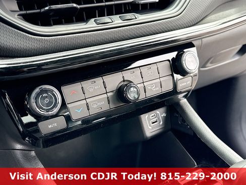 New 2026 Jeep Compass Latitude image 11