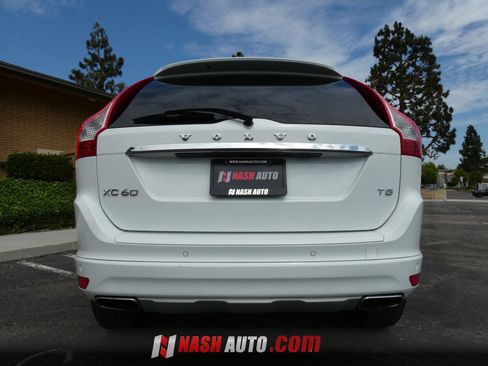 Used 2017 Volvo XC60 T5 Inscription w/ Preferred Option Package FWD image 11