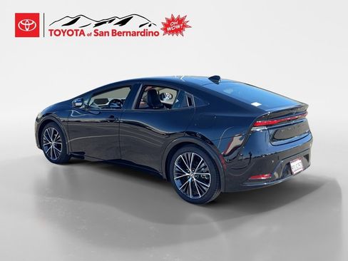 Certified 2025 Toyota Prius XLE image 3