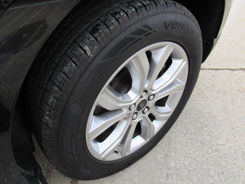 Used 2024 Ford Edge Titanium AWD/4WD image 37