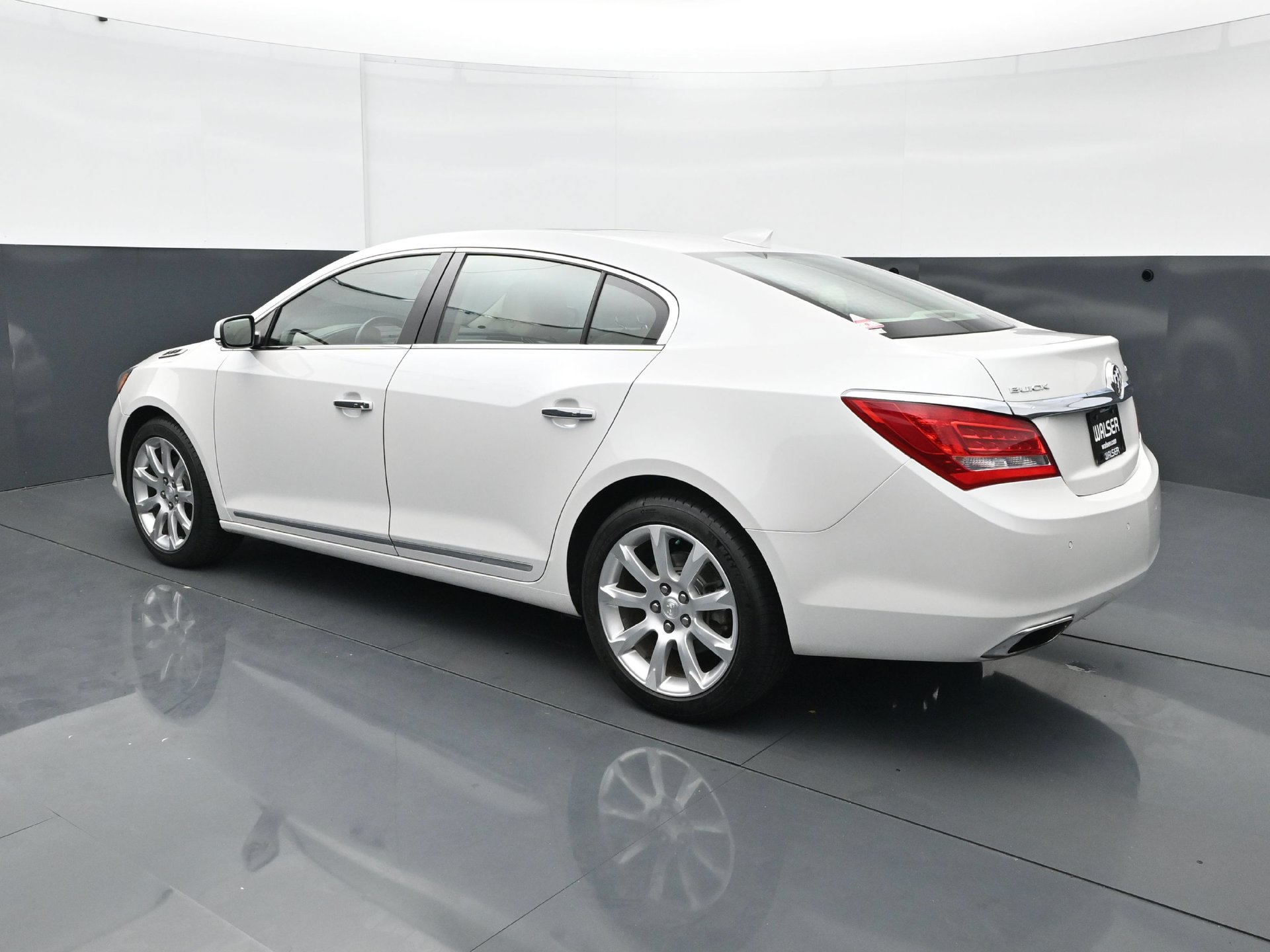 Used 2016 Buick LaCrosse Premium w/ Driver Confidence Package #1 FWD image 4