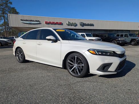 Used 2022 Honda Civic Touring image 3