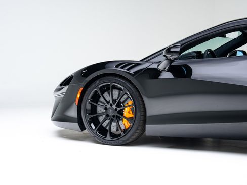 Used 2026 McLaren Artura image 18