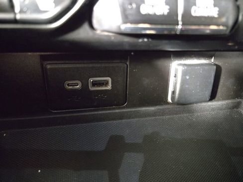 Used 2022 Chevrolet Suburban High Country image 27