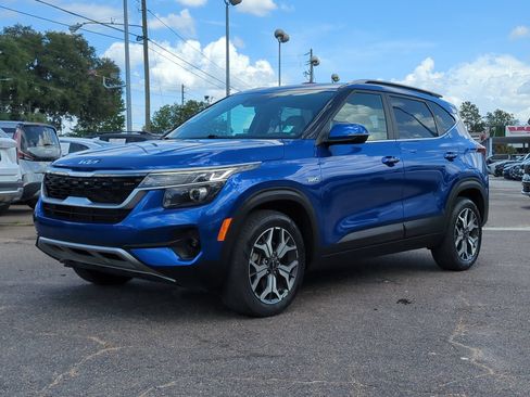 Used 2023 Kia Seltos EX AWD/4WD image 1