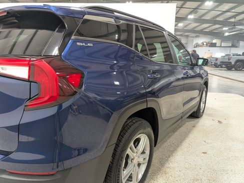 Used 2023 GMC Terrain SLE w/ Driver Convenience Package image 3