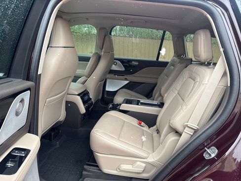 Certified 2024 Lincoln Aviator Reserve w/ Equipment Group 201A AWD/4WD image 19