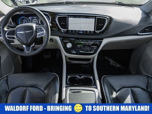 Used 2023 Chrysler Pacifica Limited image 21