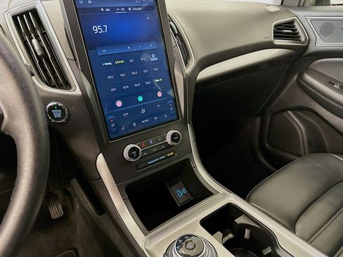 Used 2024 Ford Edge SEL image 25