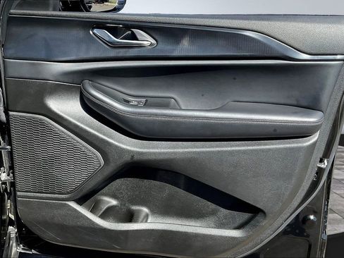 Used 2025 Jeep Grand Cherokee Altitude image 28