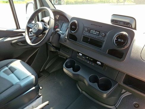 Used 2025 Mercedes-Benz Sprinter 2500 image 12