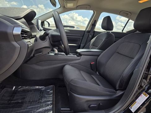 Used 2024 Nissan Altima 2.5 SV FWD image 13