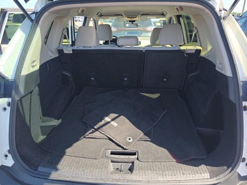 Used 2023 Nissan Rogue SV FWD image 7