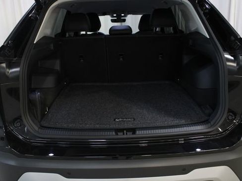 Used 2025 Volkswagen Tiguan SE FWD image 28