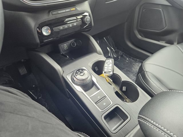 Used 2025 Ford Escape SE w/ PHEV Premium Package FWD image 16