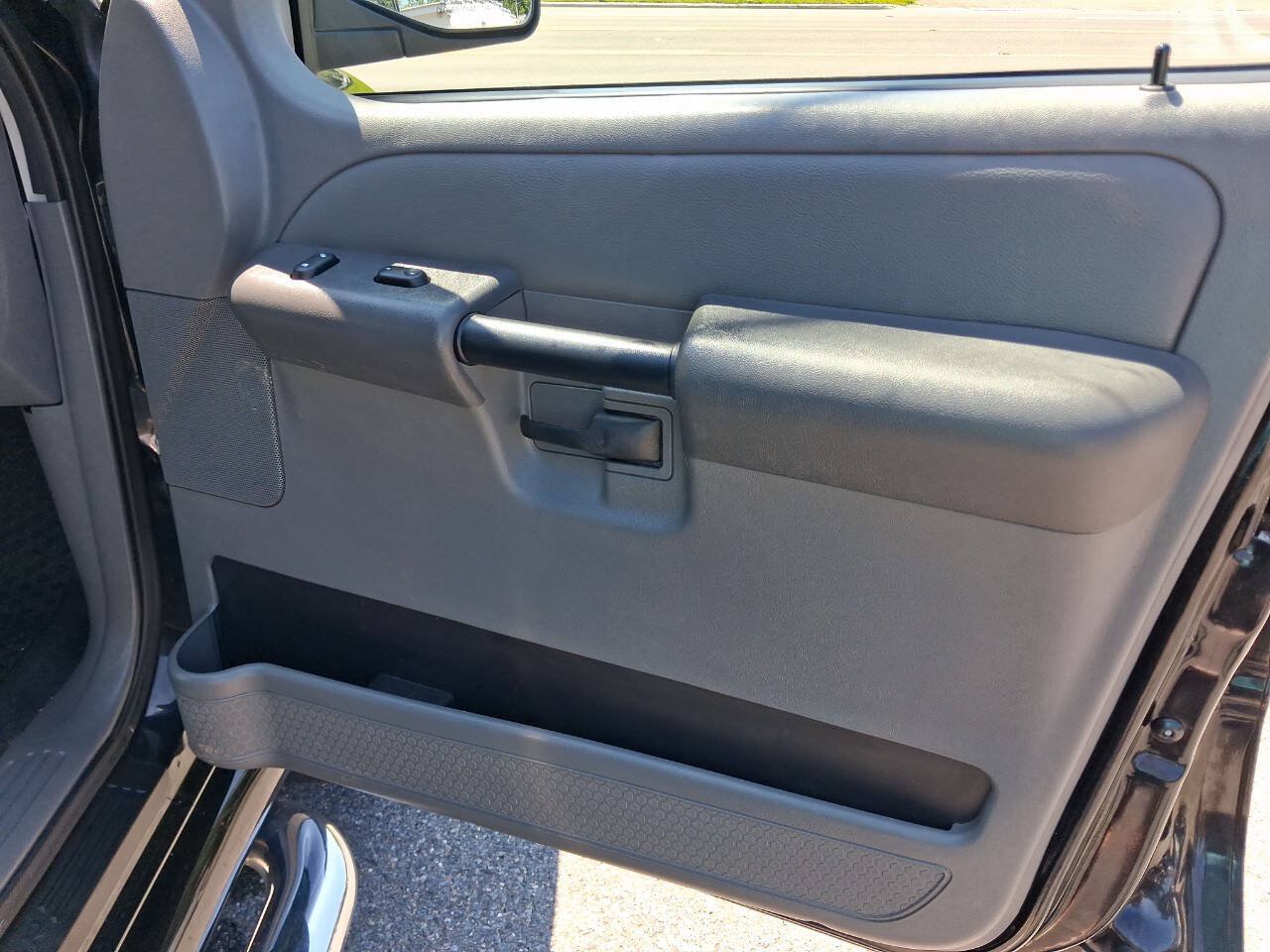 Used 2005 Ford Explorer Sport Trac 4x4 image 31