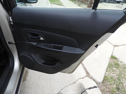 Used 2013 Chevrolet Cruze LT image 23