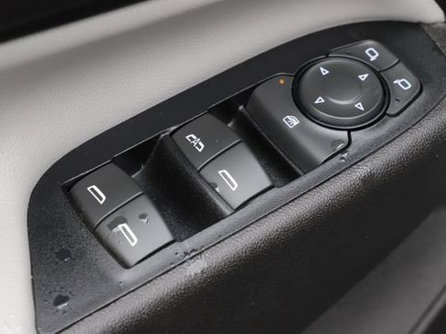 Used 2018 Chevrolet Equinox LT AWD/4WD image 15