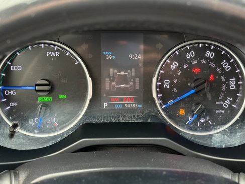 Used 2021 Toyota RAV4 XLE w/ Convenience Package image 23