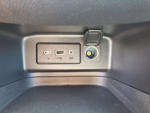 Used 2024 Chevrolet Equinox LT image 31