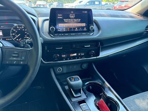 Used 2022 Nissan Rogue SV FWD image 15