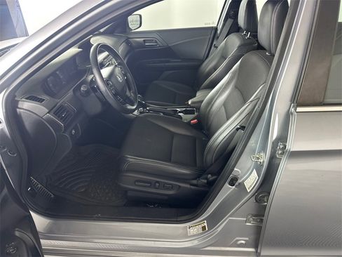 Used 2017 Honda Accord Sport image 3