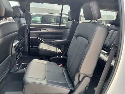 New 2026 Jeep Grand Wagoneer Limited AWD/4WD image 17