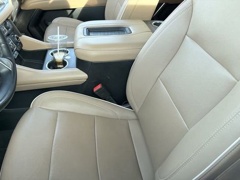 Used 2024 Chevrolet Suburban Premier image 5