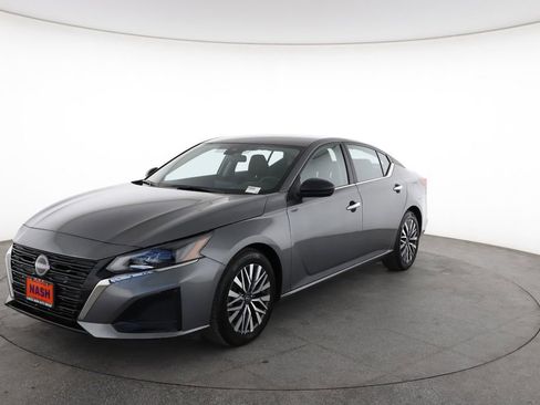 Used 2025 Nissan Altima 2.5 SV image 5