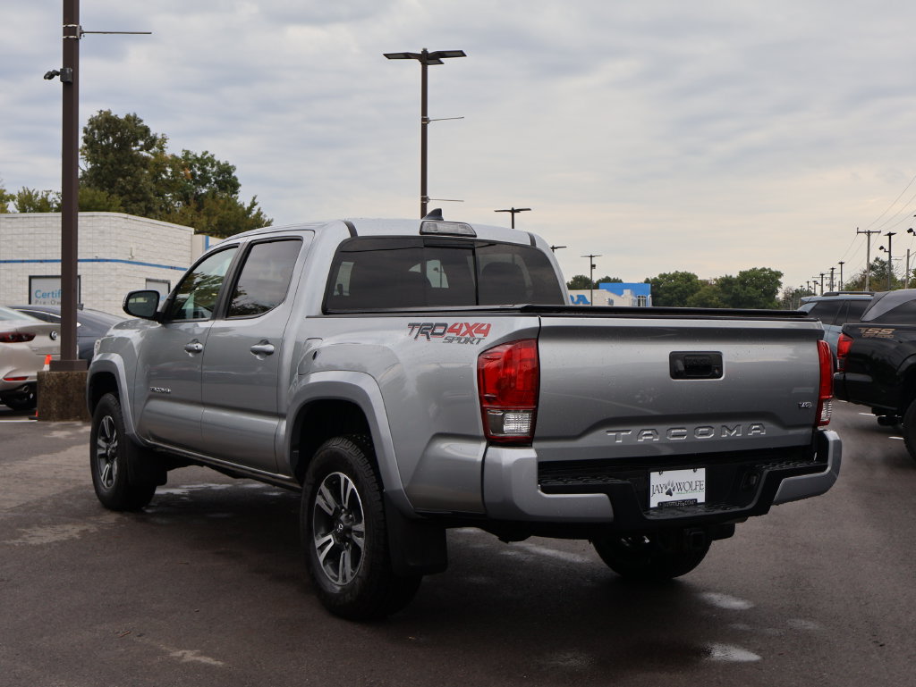 Used 2017 Toyota Tacoma TRD Sport w/ Tow Package (A/T) AWD/4WD image 5