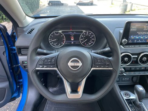 Used 2025 Nissan Sentra SV FWD image 25